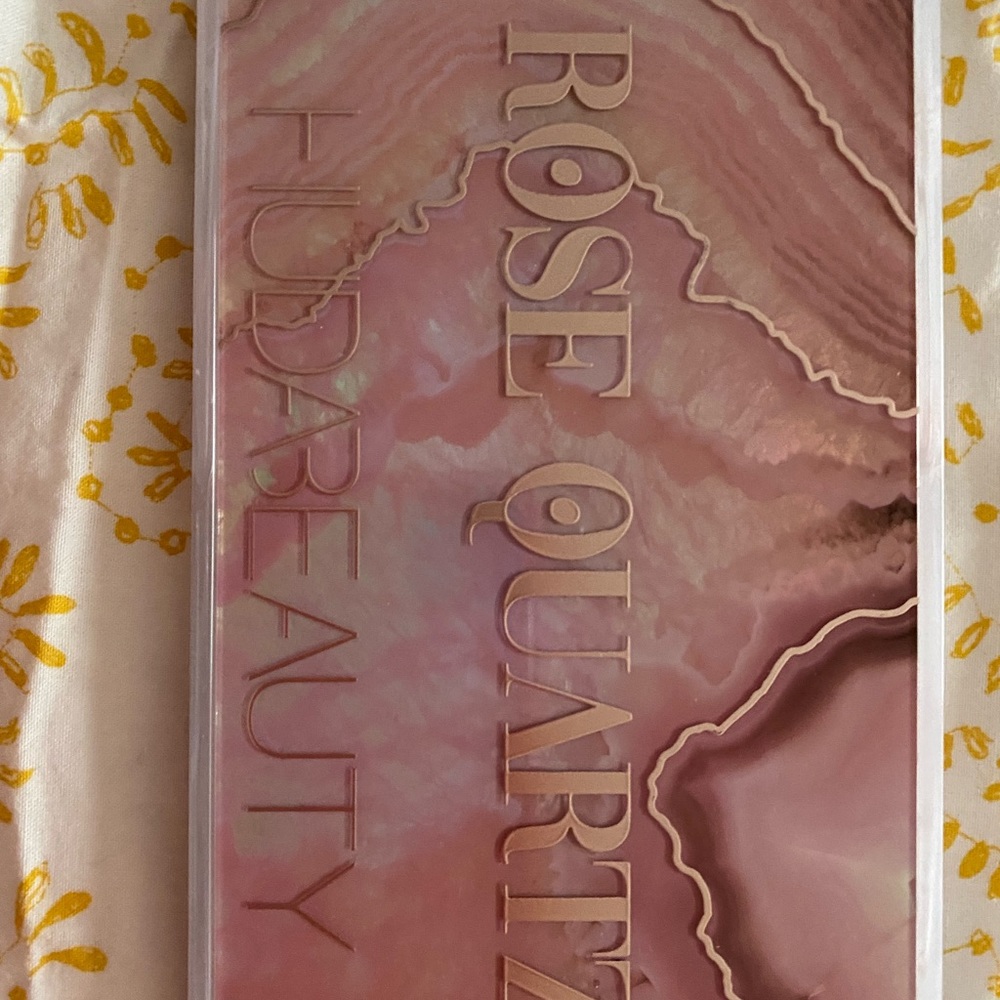 Huda Beauty Rose Quartz palette